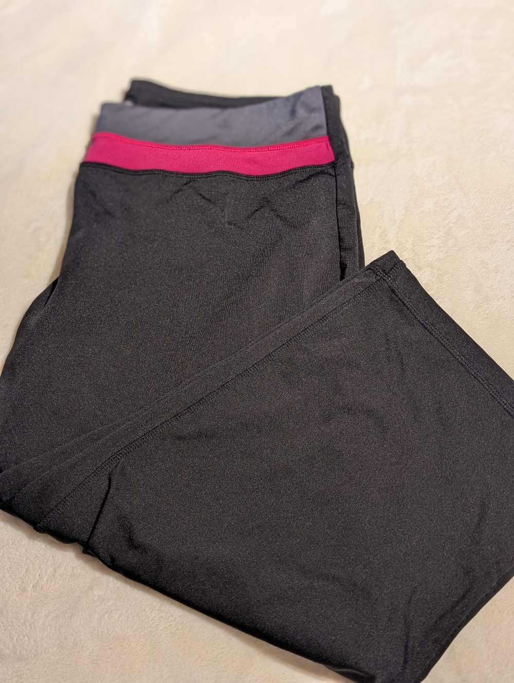 Black Active Capri Leggings with Pink Waistband Accent. Xl